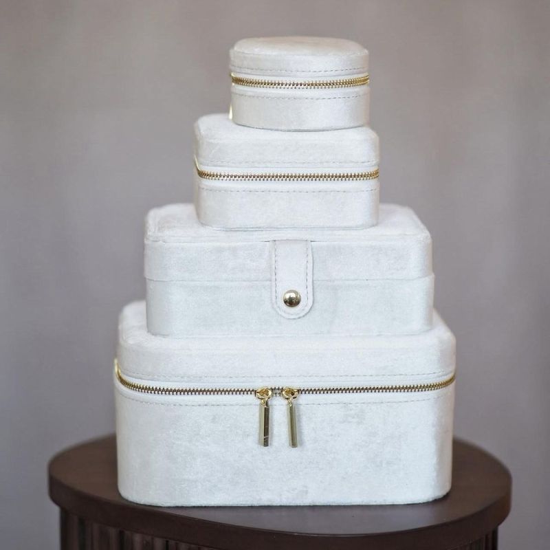 Smykkeskrin i velur rund off-white